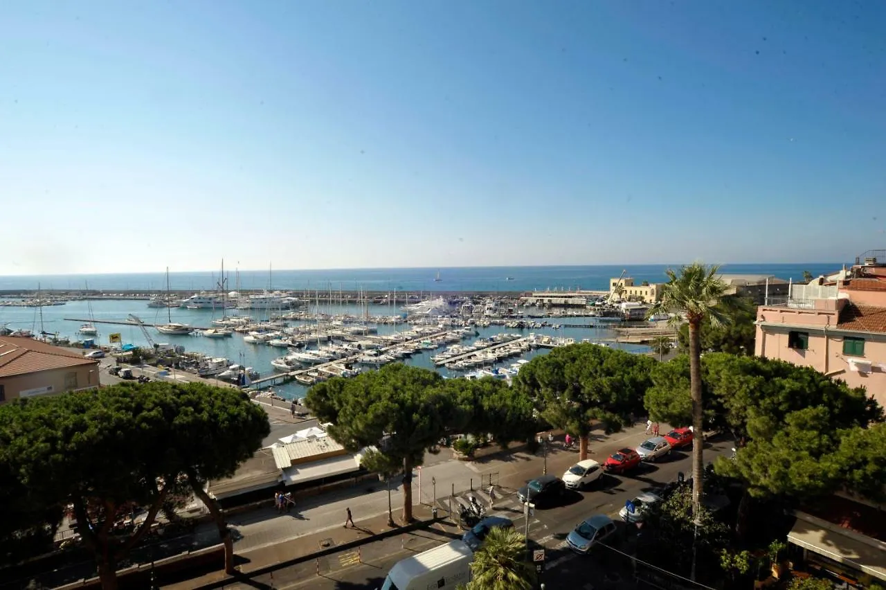 Maison Du Port Vieux Apartment Sanremo 0*,